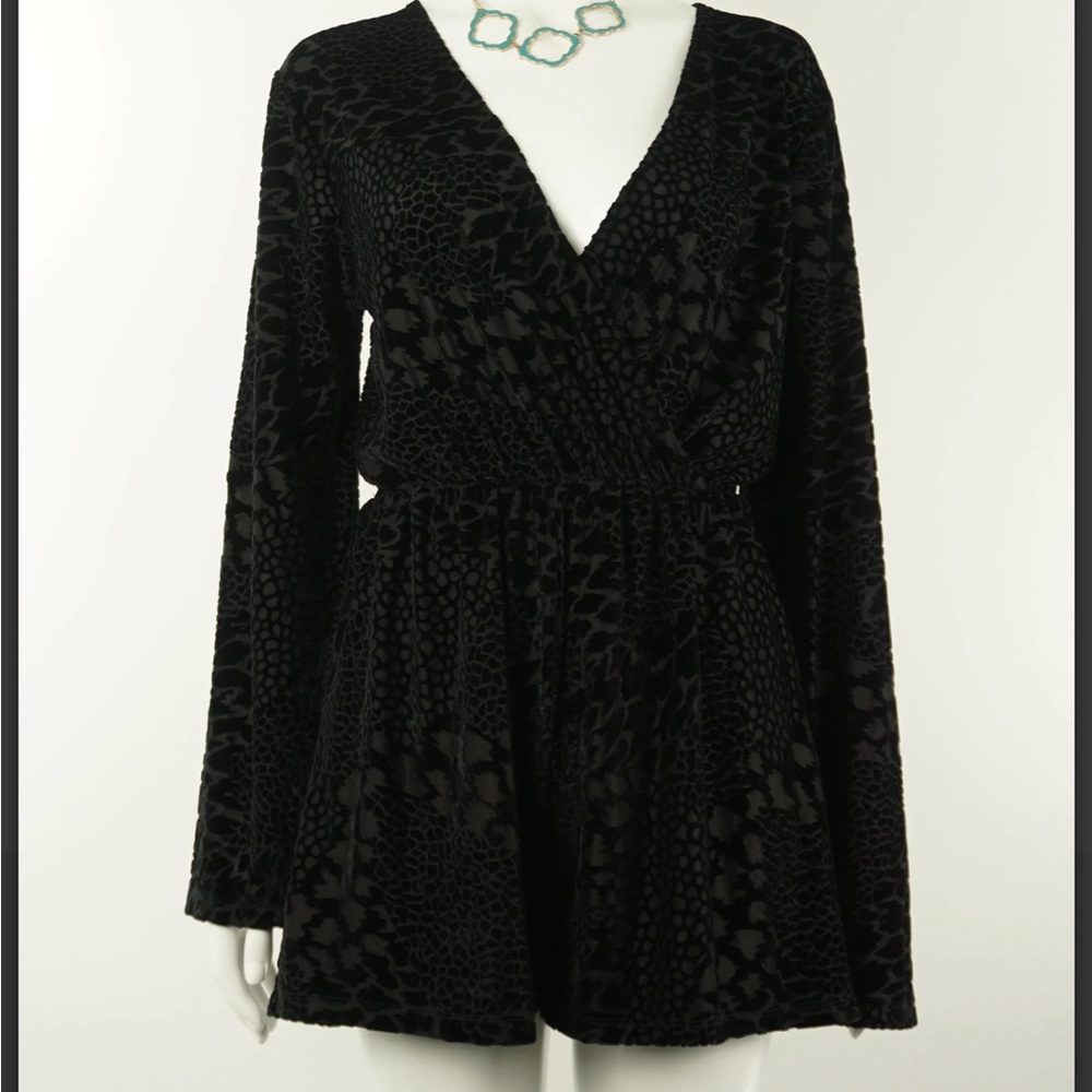 Ecote Black Velvet Flare Sleeve Romper-Medium